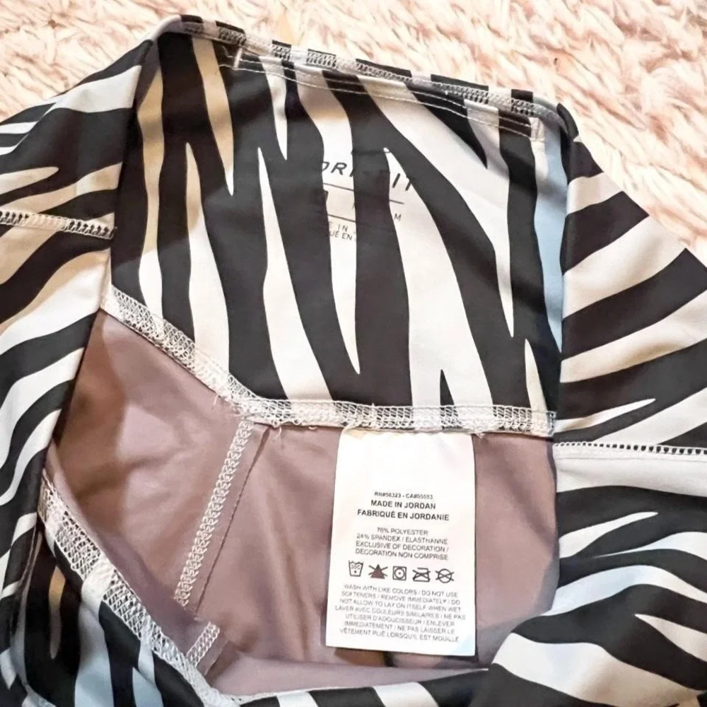 Nike‎ Icon Clash 7/8s Zebra Print Athletic Leggings Womens M Fitness Athleisure